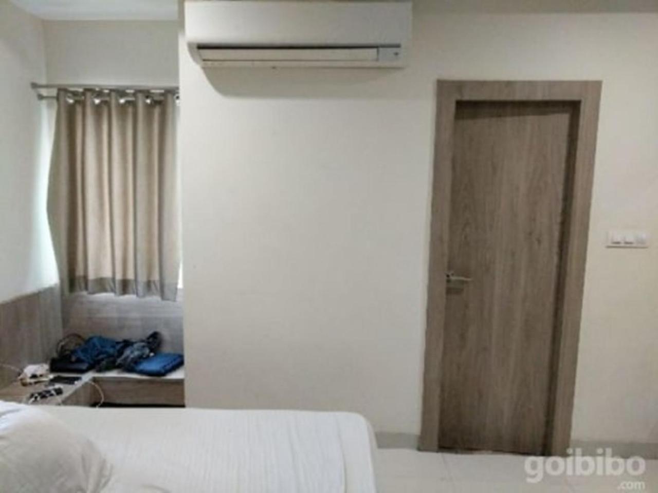 Hotel Kamad Giri,Ujjain Exteriör bild