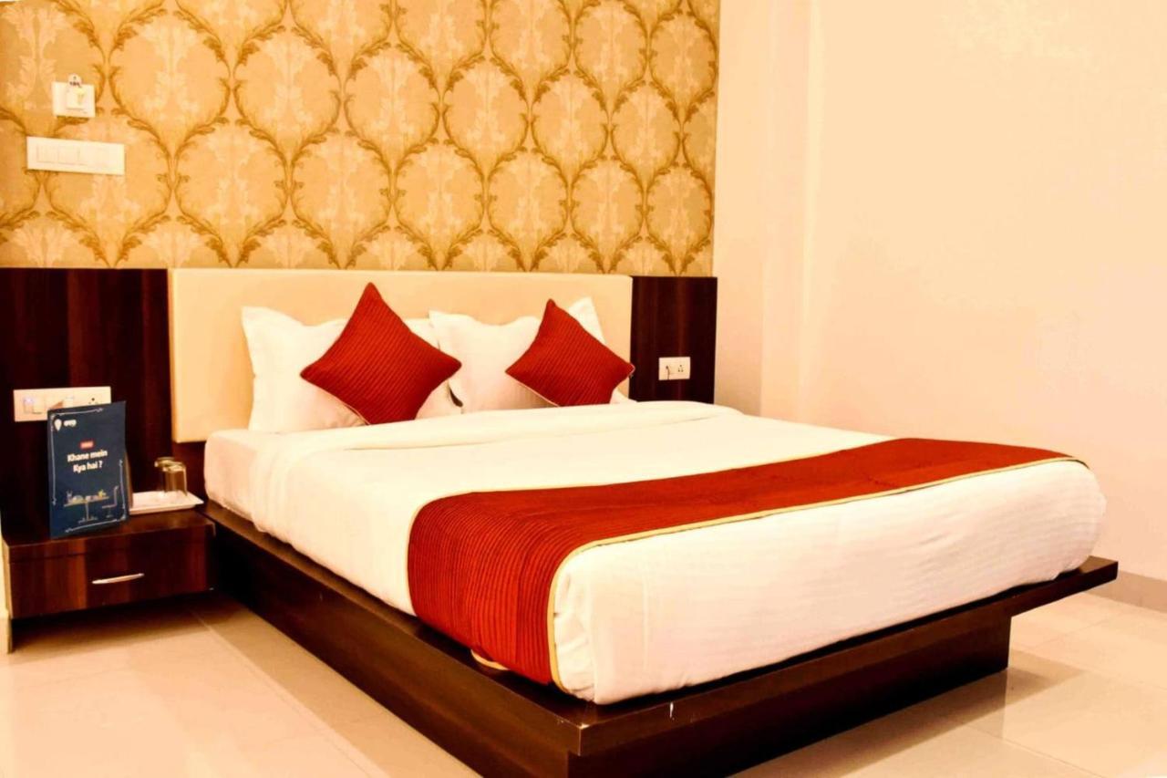 Hotel Kamad Giri,Ujjain Exteriör bild